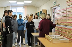 школьники в Центральной городской библиотеке им. М.К. Анисимковой